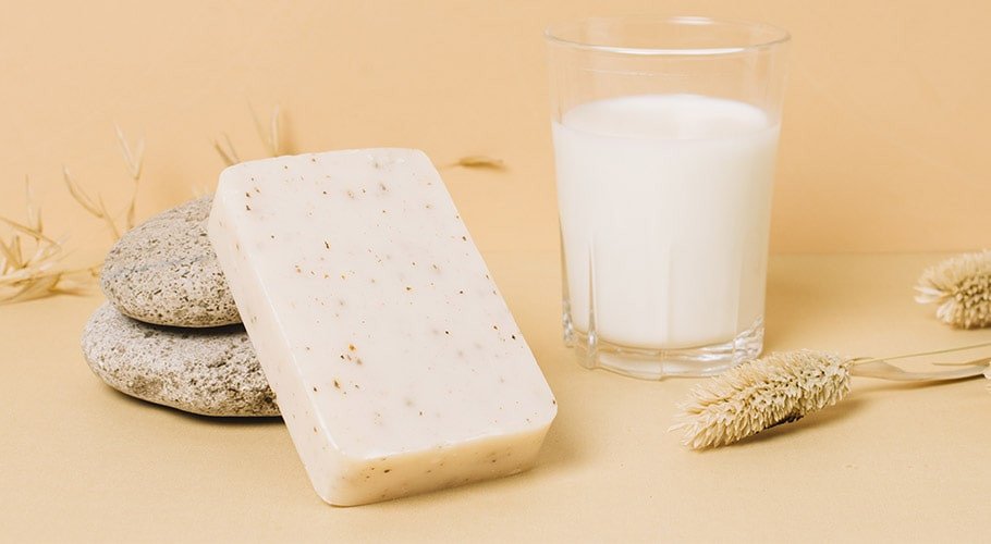 Aguas florais, leites e hidrolatos Aguas florais, leites e hidrolatos